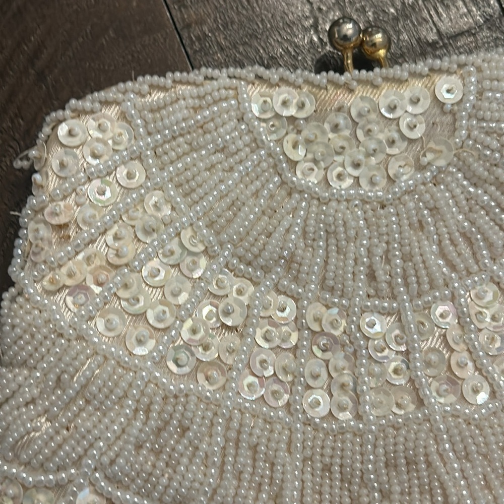 Hand Made Hong Kong Beaded off white bag - Picture 10 of 16